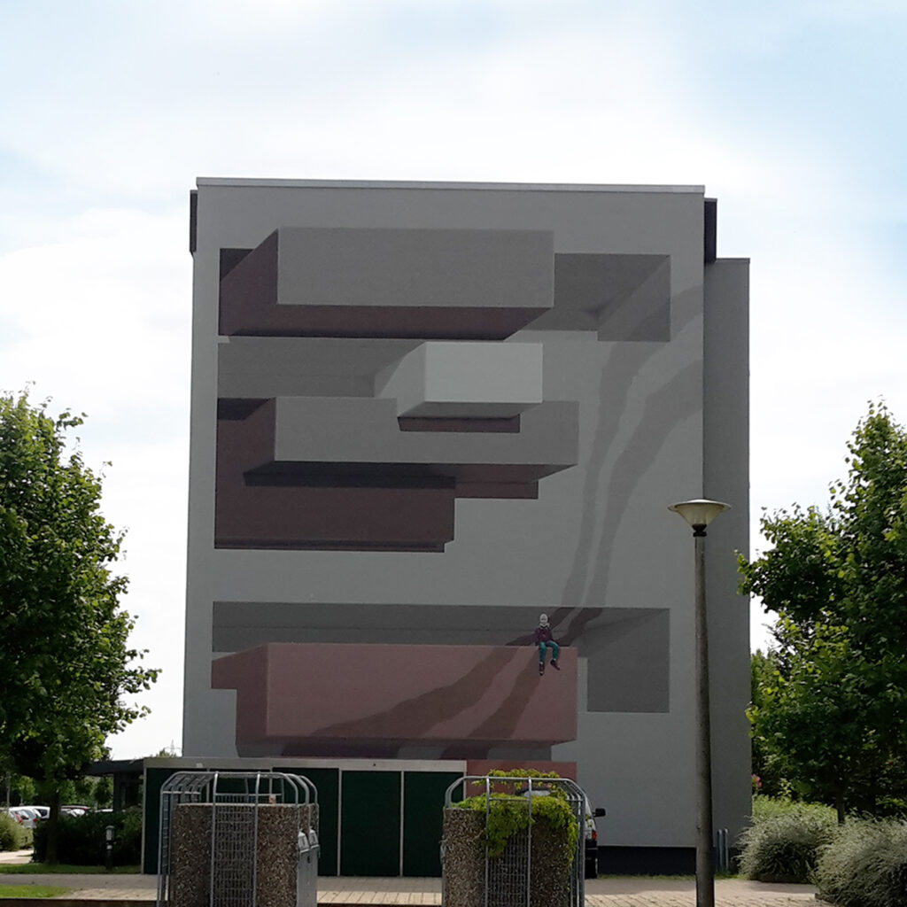 OKES Fassadengestaltung Berlin 3D-Illusion in Neuruppin Kunst Brillux Evocryl 200 mit Pinsel und Rolle gemalt Auftragsmalerei Gestaltung